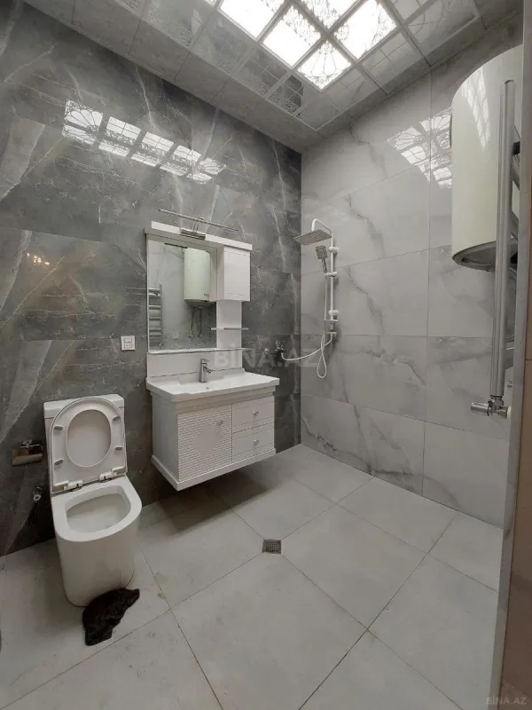 Satılır 4 otaqlı mənzil 250 m²