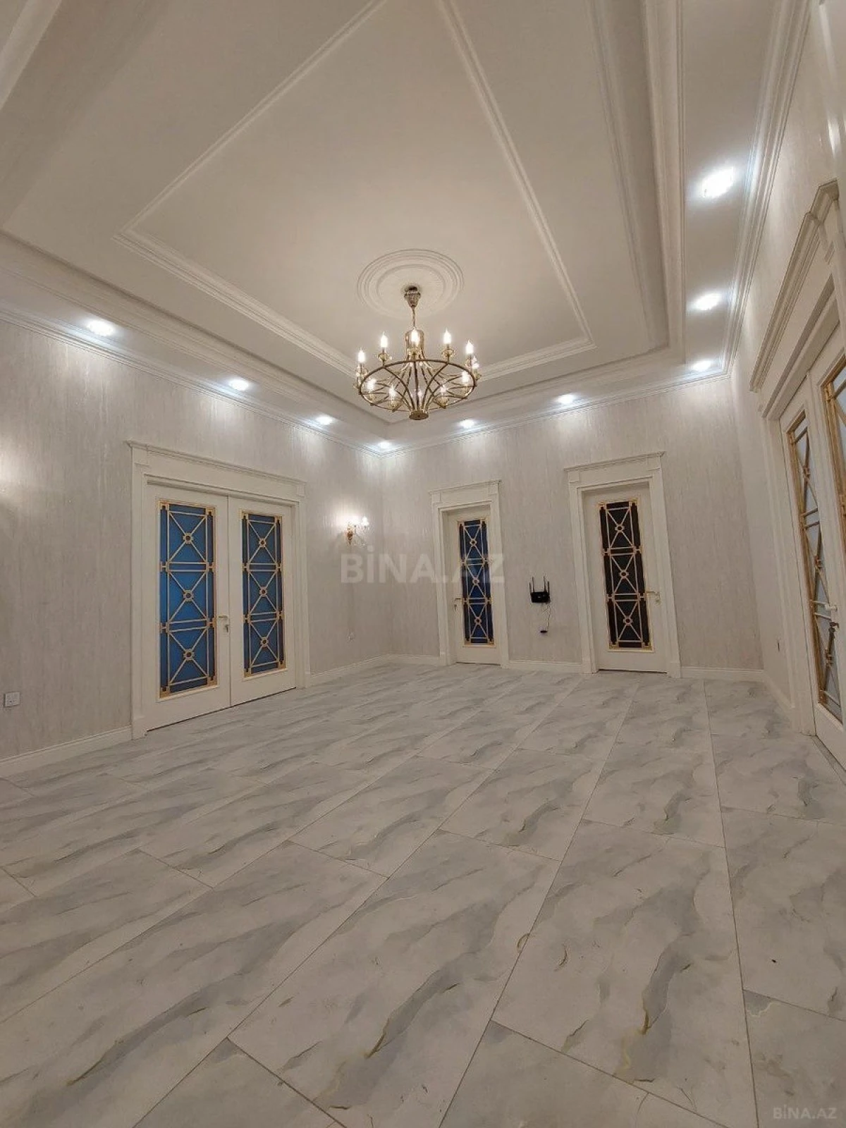 Satılır 4 otaqlı mənzil 250 m²
