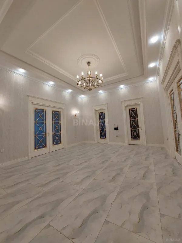 Satılır 4 otaqlı mənzil 250 m²