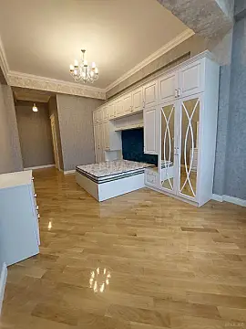Satılır 4 otaqlı mənzil 250 m²