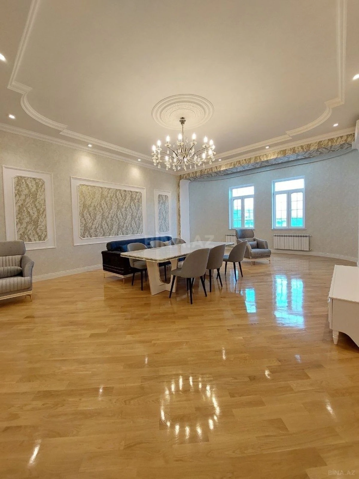 Satılır 4 otaqlı mənzil 250 m²