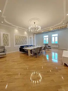 Satılır 4 otaqlı mənzil 250 m²