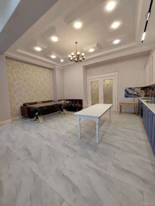 Satılır 4 otaqlı mənzil 250 m²