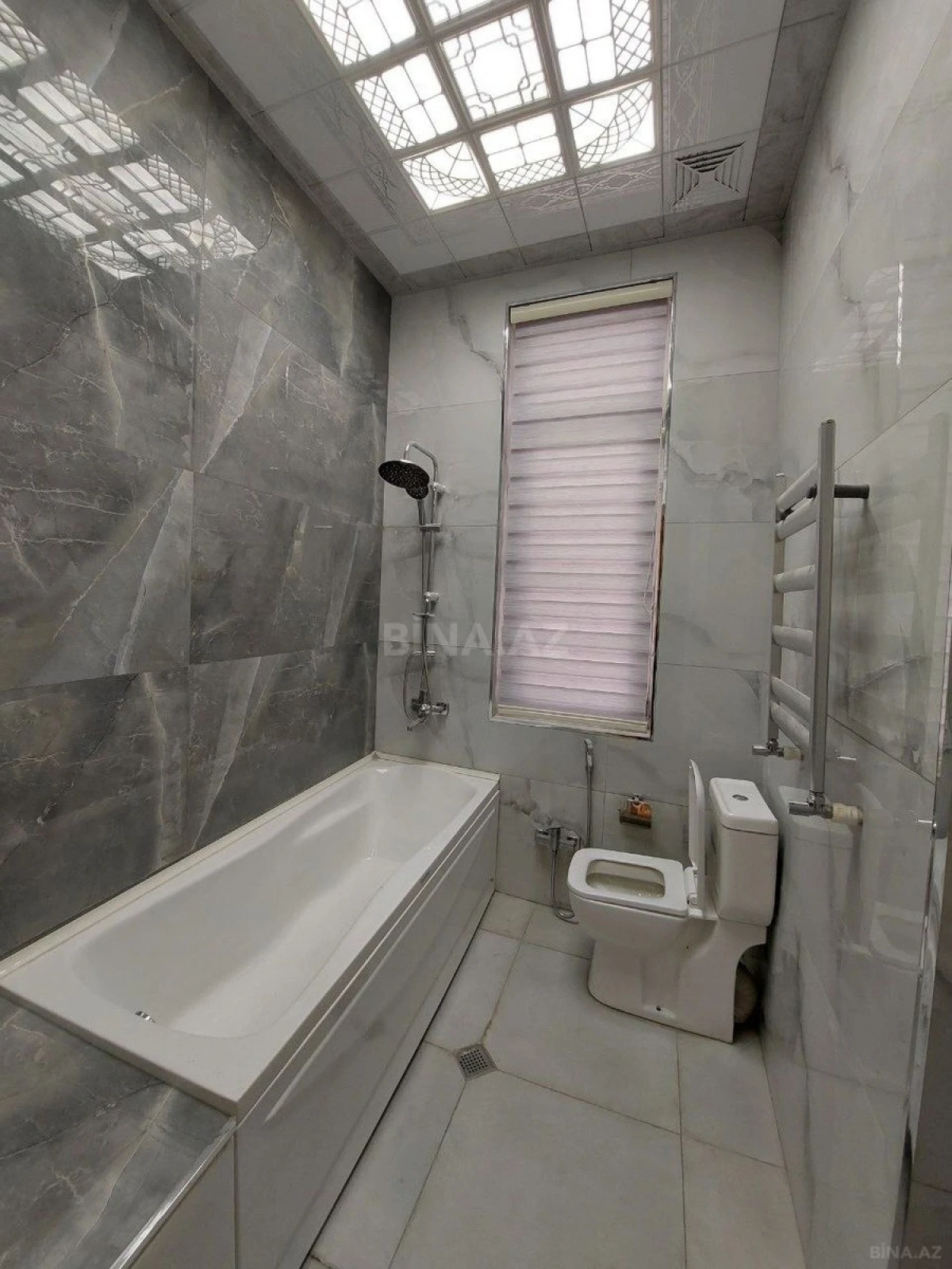 Satılır 4 otaqlı mənzil 250 m²