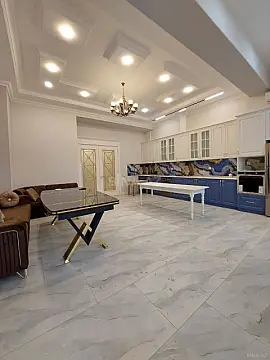 Satılır 4 otaqlı mənzil 250 m²