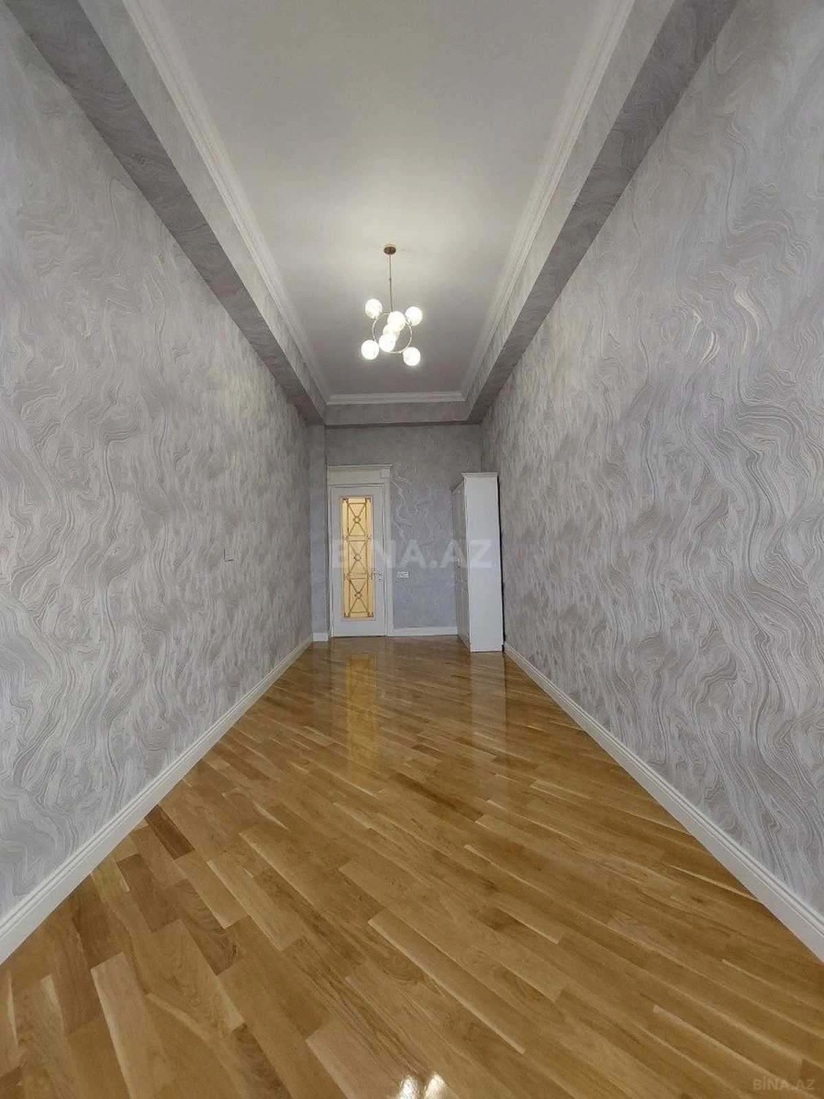 Satılır 4 otaqlı mənzil 250 m²