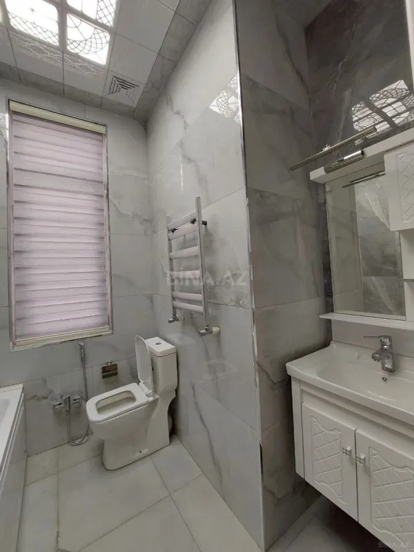 Satılır 4 otaqlı mənzil 250 m²