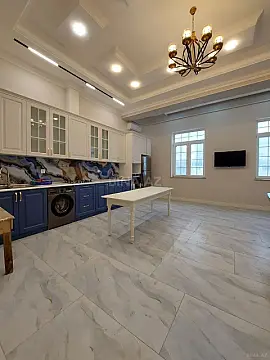 Satılır 4 otaqlı mənzil 250 m²