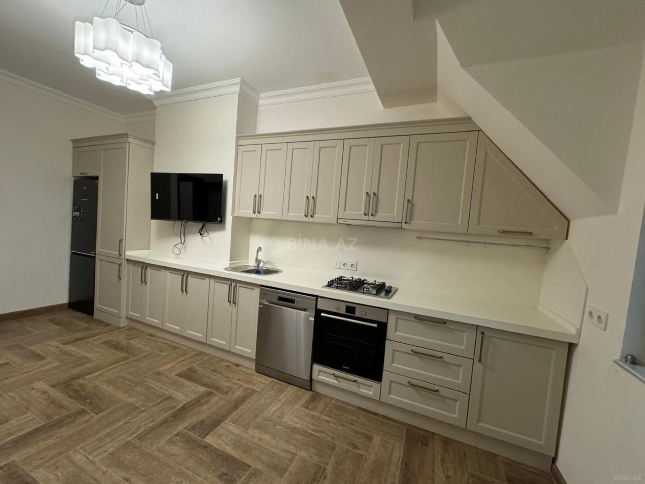 Satılır 3 otaqlı mənzil 125 m²