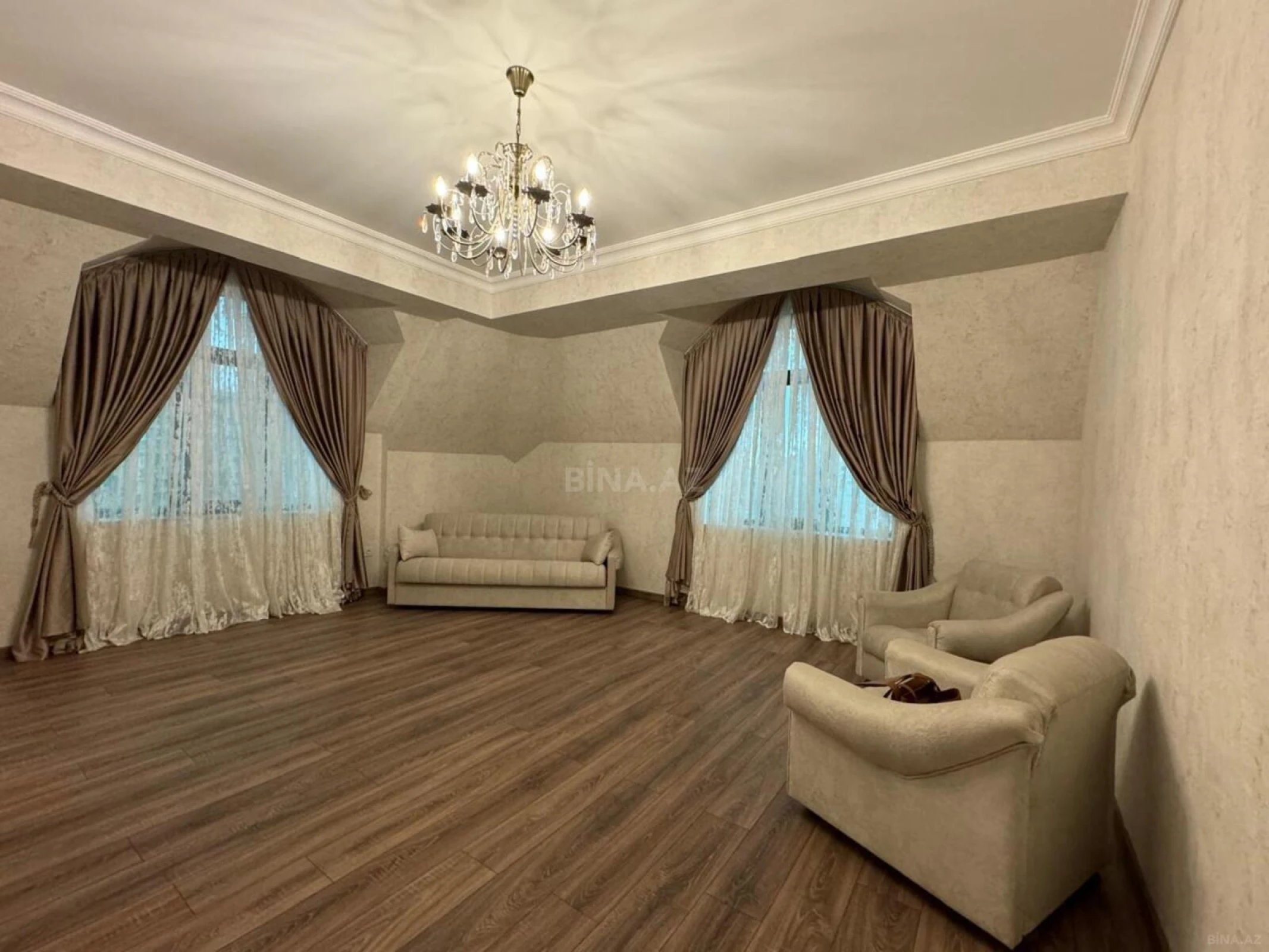Satılır 3 otaqlı mənzil 125 m²