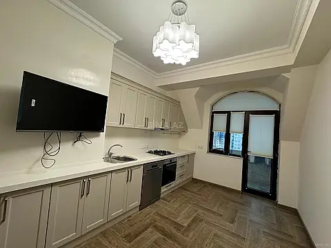 Satılır 3 otaqlı mənzil 125 m²