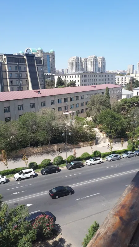 Satılır 4 otaqlı mənzil 105 m²