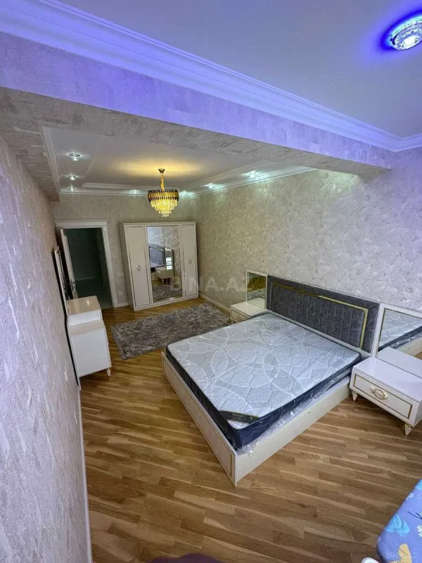 Kirayə verilir 2 otaqlı mənzil 82 m²