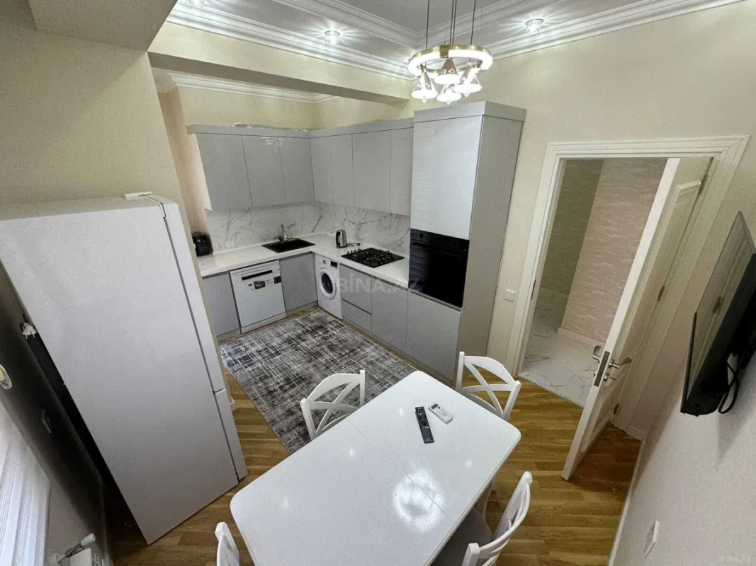 Kirayə verilir 2 otaqlı mənzil 82 m²