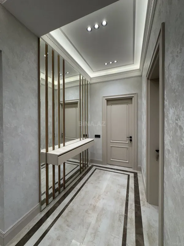 Satılır 4 otaqlı mənzil 185 m²