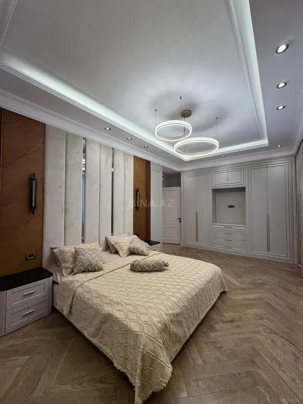 Satılır 4 otaqlı mənzil 185 m²