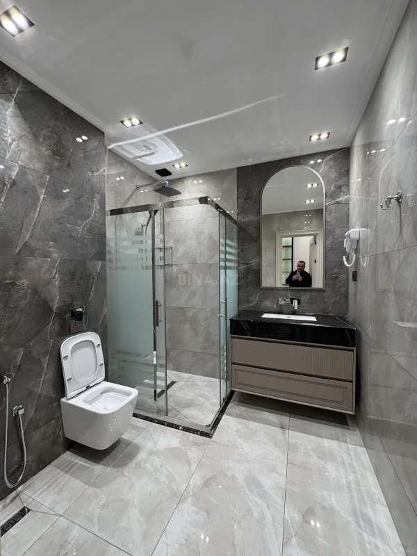 Satılır 4 otaqlı mənzil 185 m²