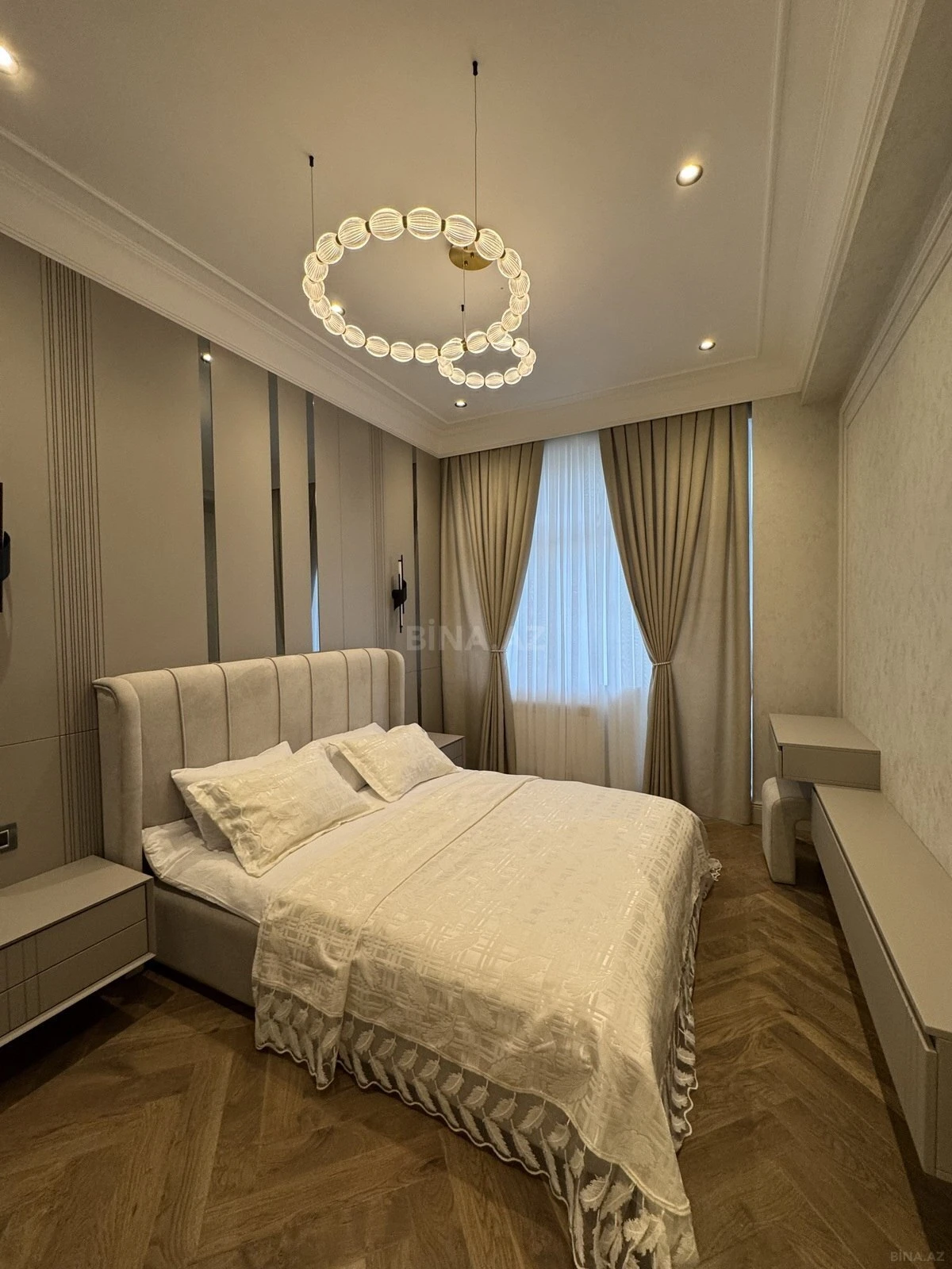 Satılır 4 otaqlı mənzil 185 m²