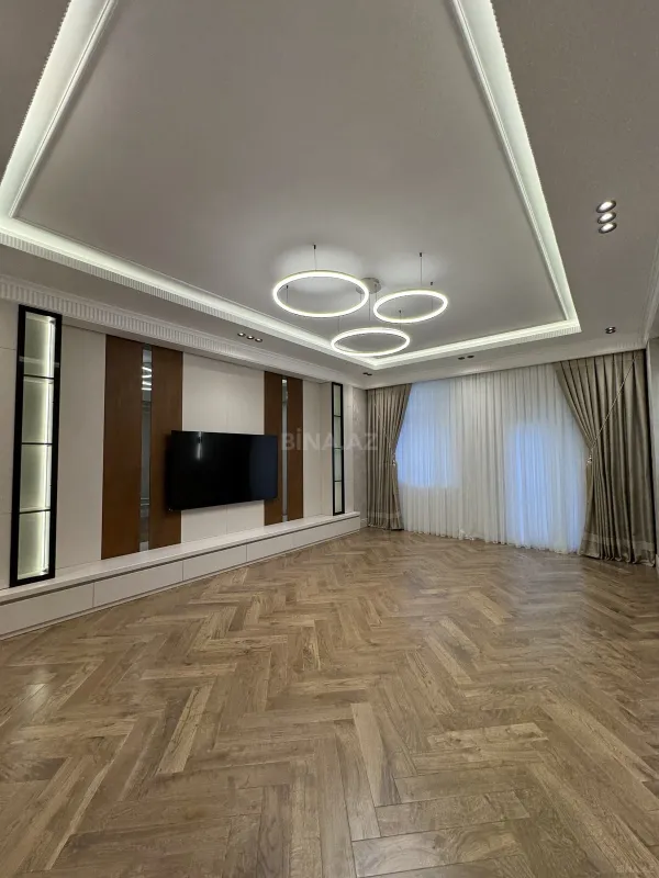Satılır 4 otaqlı mənzil 185 m²