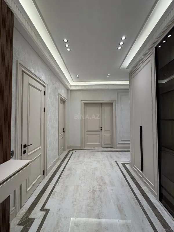 Satılır 4 otaqlı mənzil 185 m²
