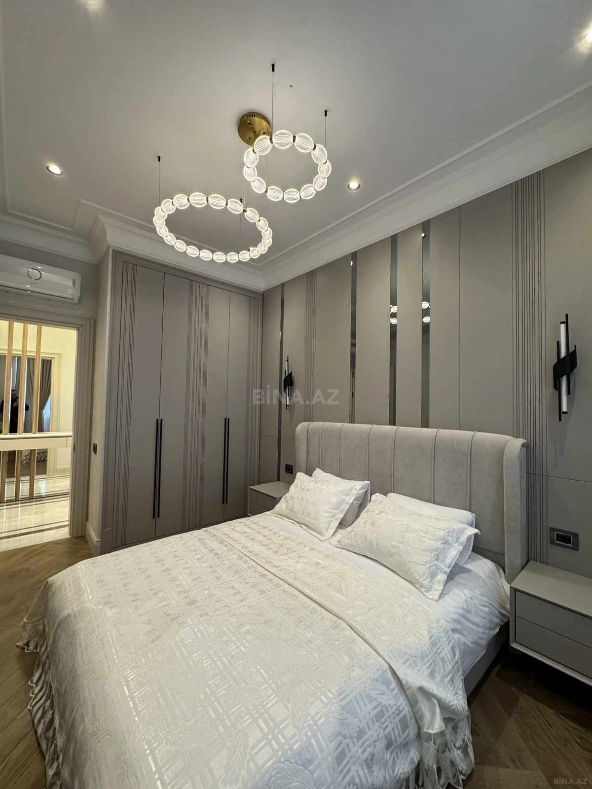 Satılır 4 otaqlı mənzil 185 m²