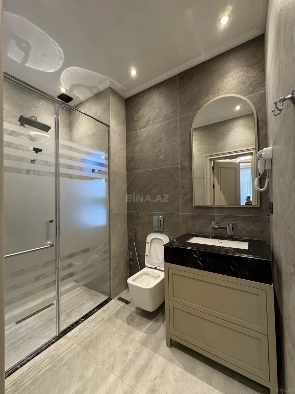 Satılır 4 otaqlı mənzil 185 m²