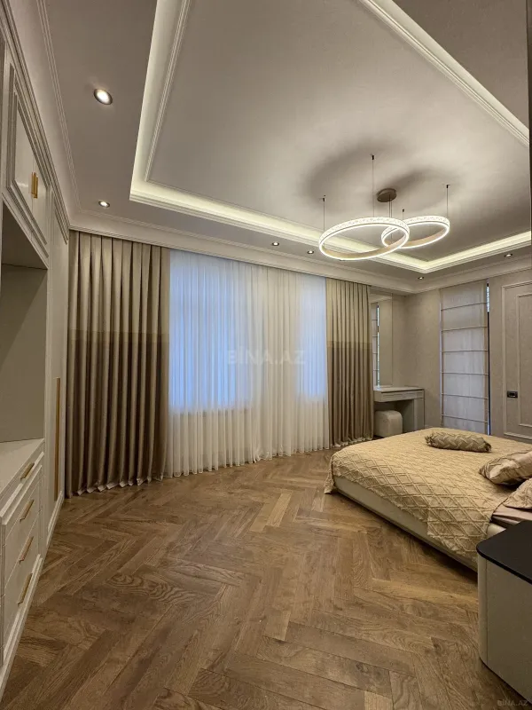Satılır 4 otaqlı mənzil 185 m²