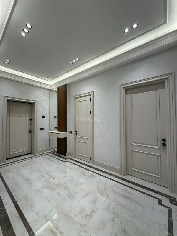 Satılır 4 otaqlı mənzil 185 m²