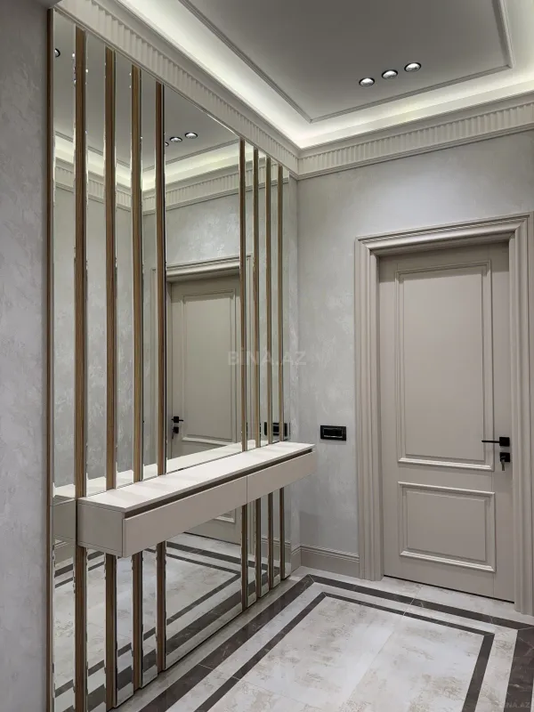 Satılır 4 otaqlı mənzil 185 m²