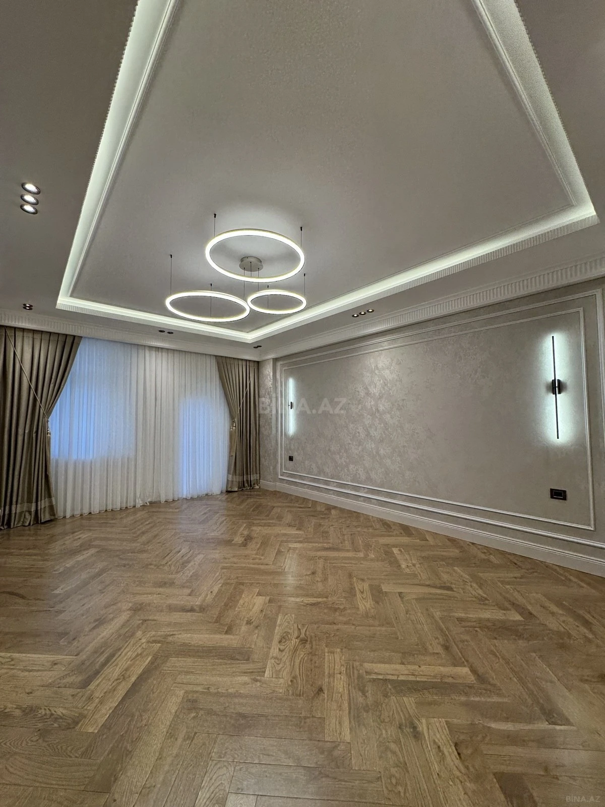 Satılır 4 otaqlı mənzil 185 m²