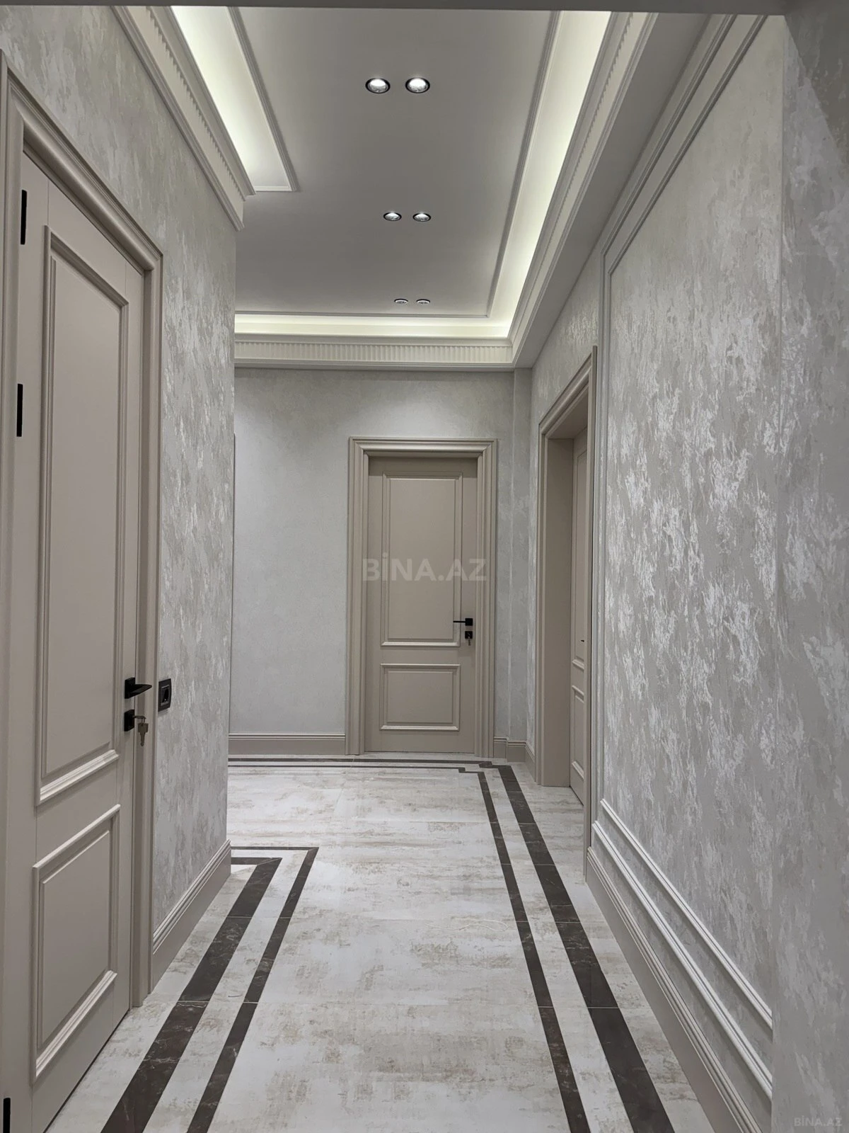 Satılır 4 otaqlı mənzil 185 m²