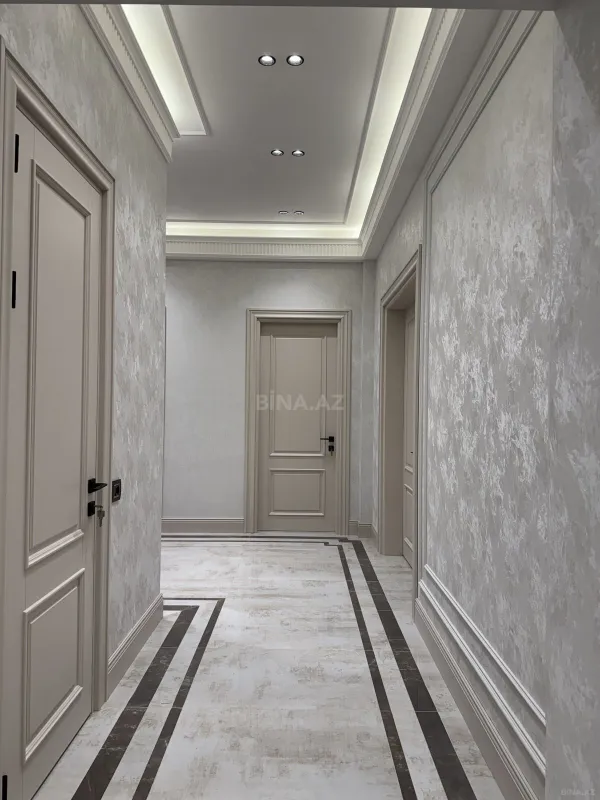 Satılır 4 otaqlı mənzil 185 m²