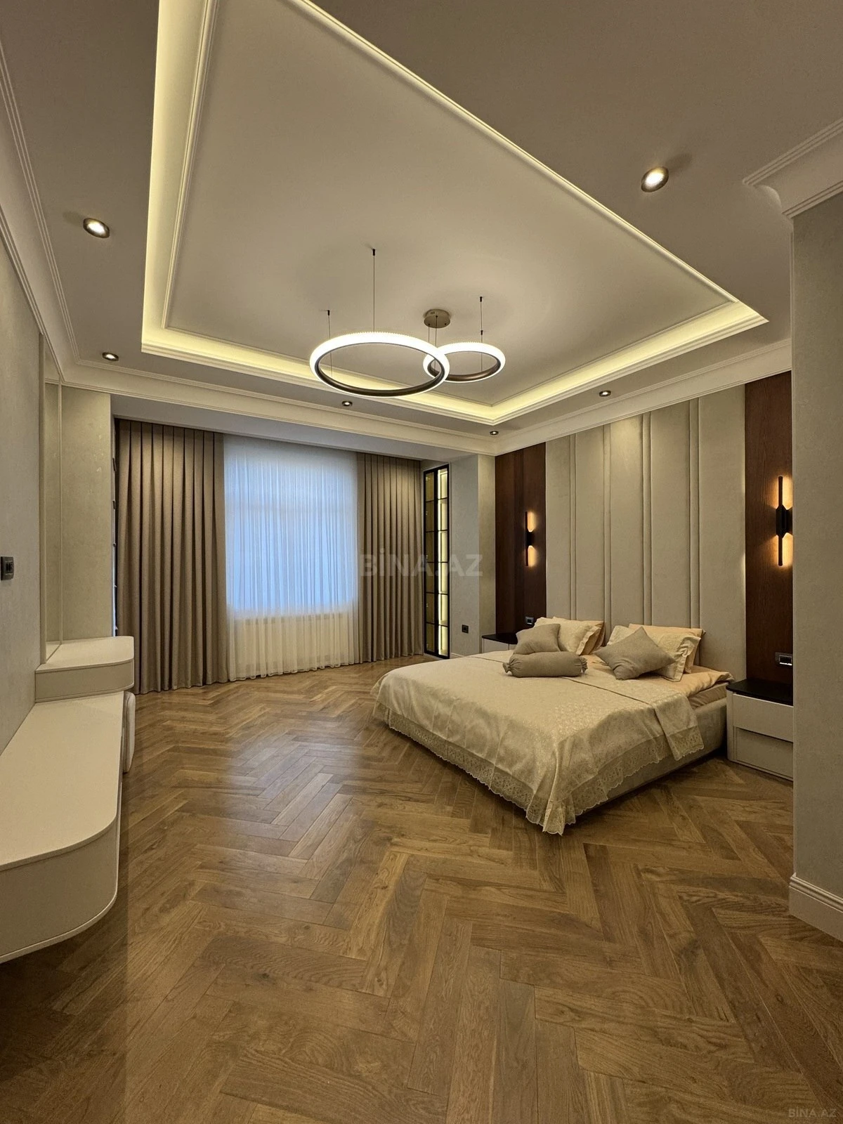 Satılır 4 otaqlı mənzil 185 m²