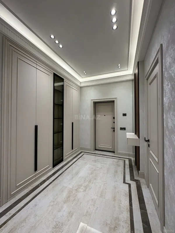 Satılır 4 otaqlı mənzil 185 m²