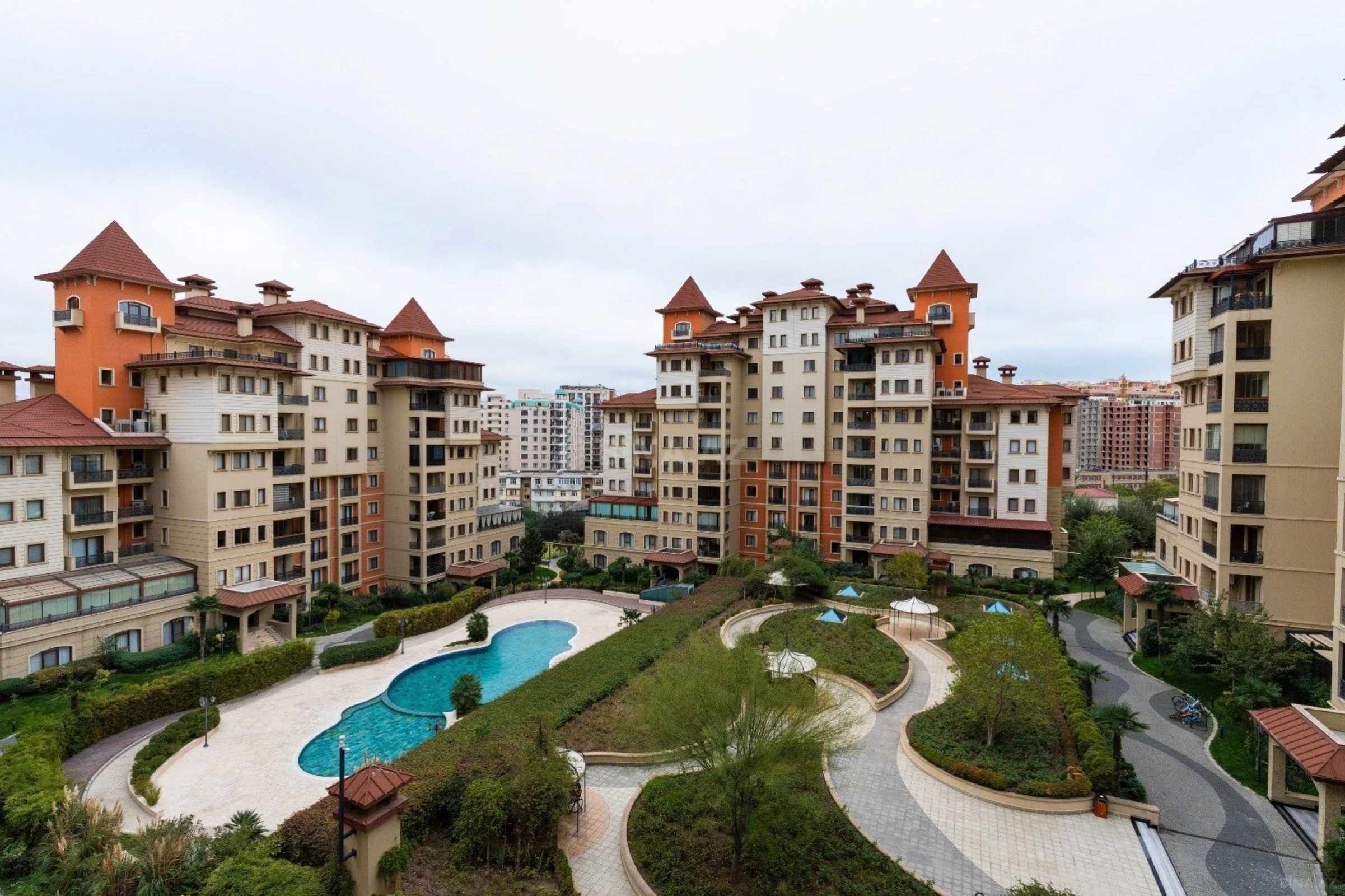 Kirayə verilir 4 otaqlı mənzil 265 m²
