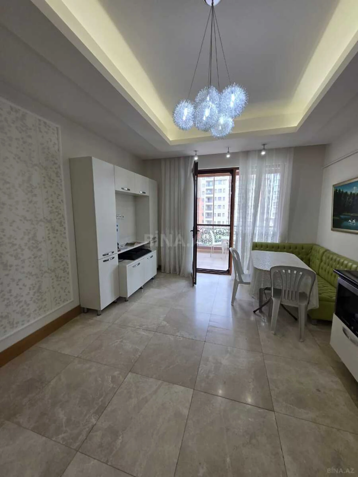 Kirayə verilir 4 otaqlı mənzil 265 m²