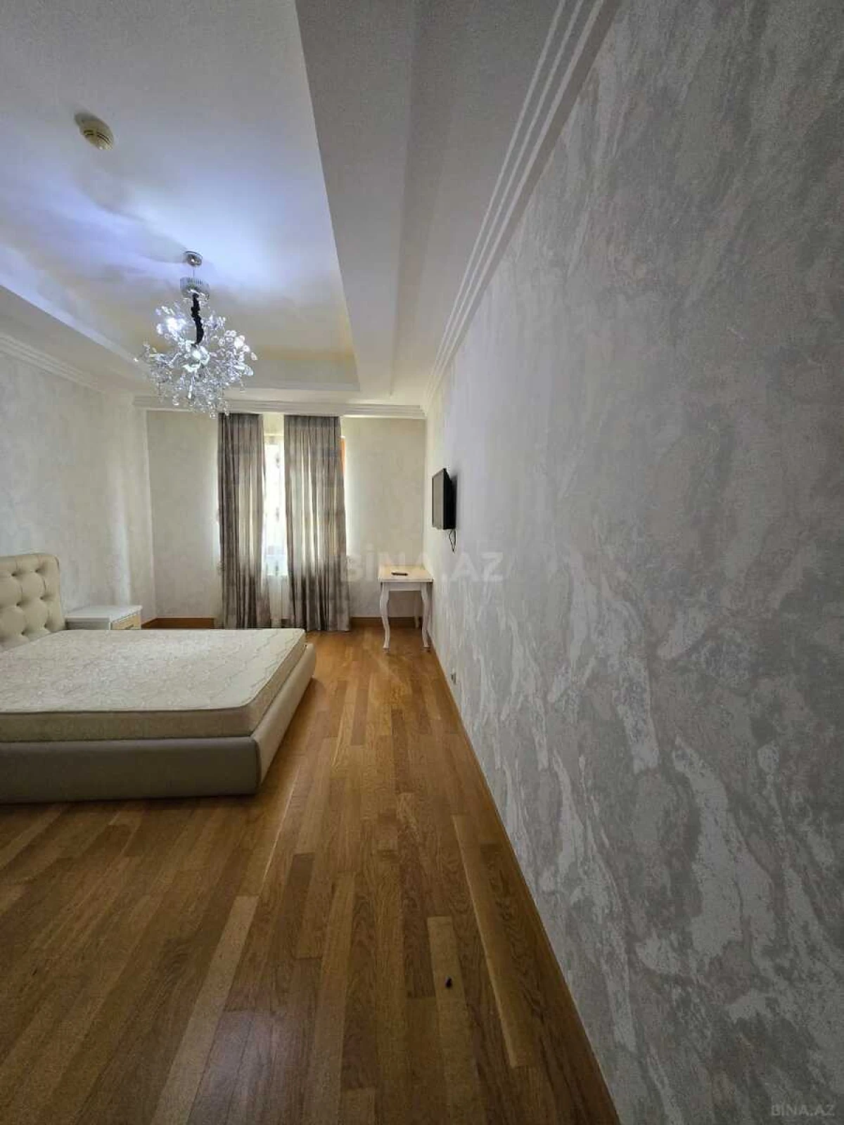 Kirayə verilir 4 otaqlı mənzil 265 m²