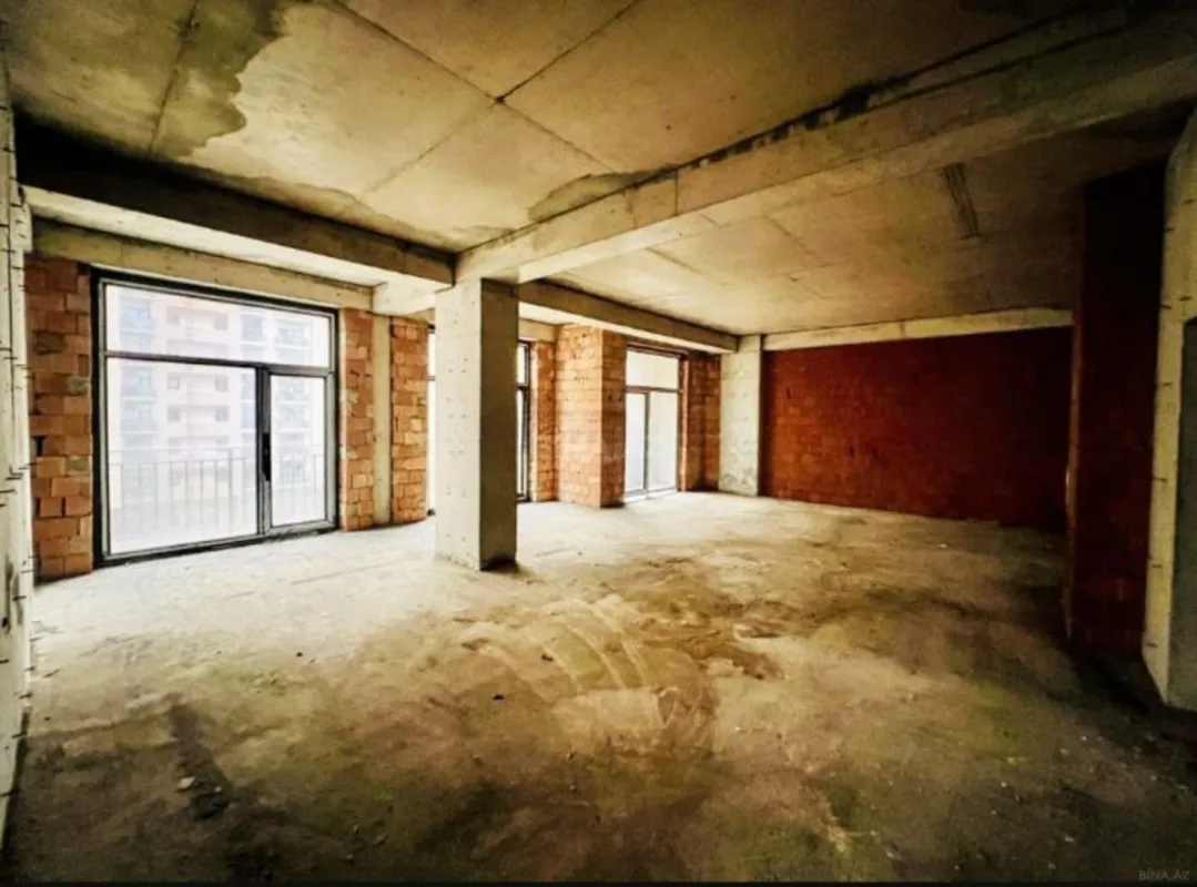 Satılır 4 otaqlı mənzil 195 m²