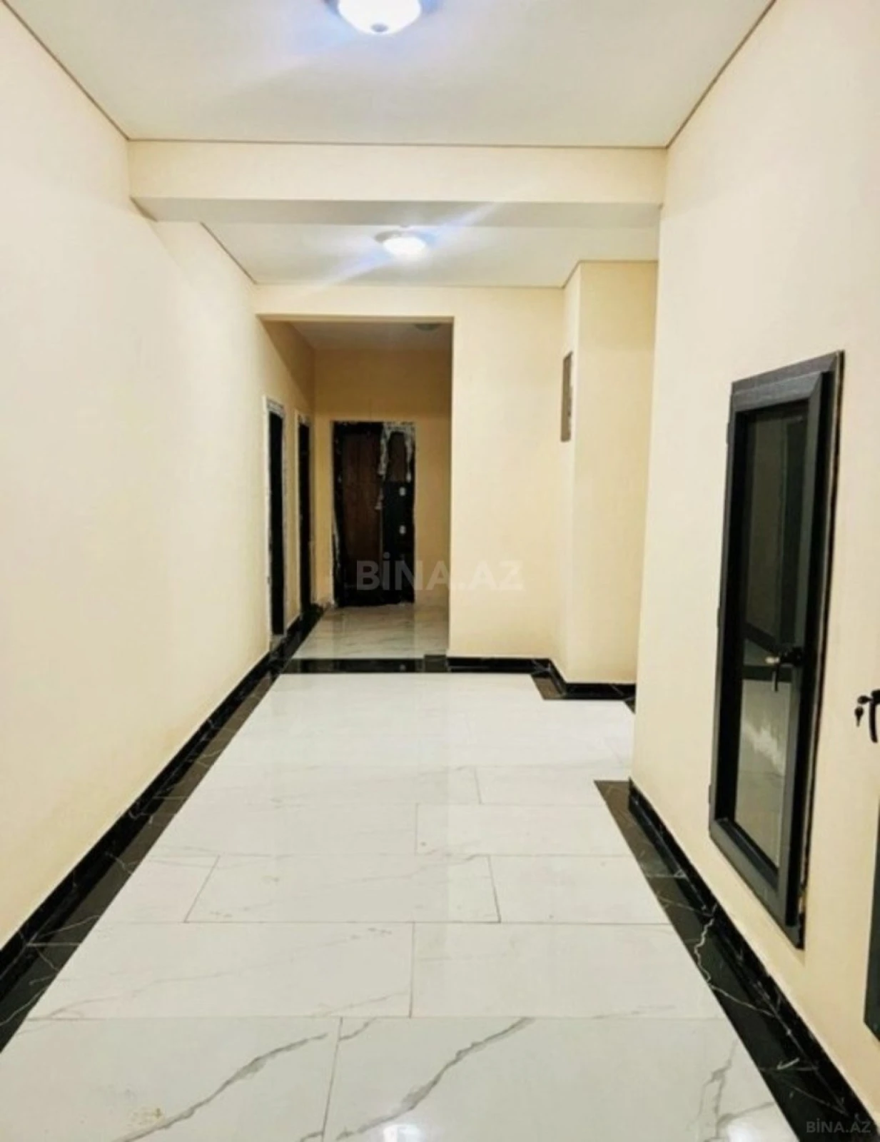 Satılır 4 otaqlı mənzil 195 m²
