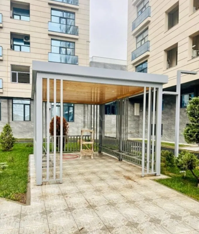 Satılır 4 otaqlı mənzil 195 m²