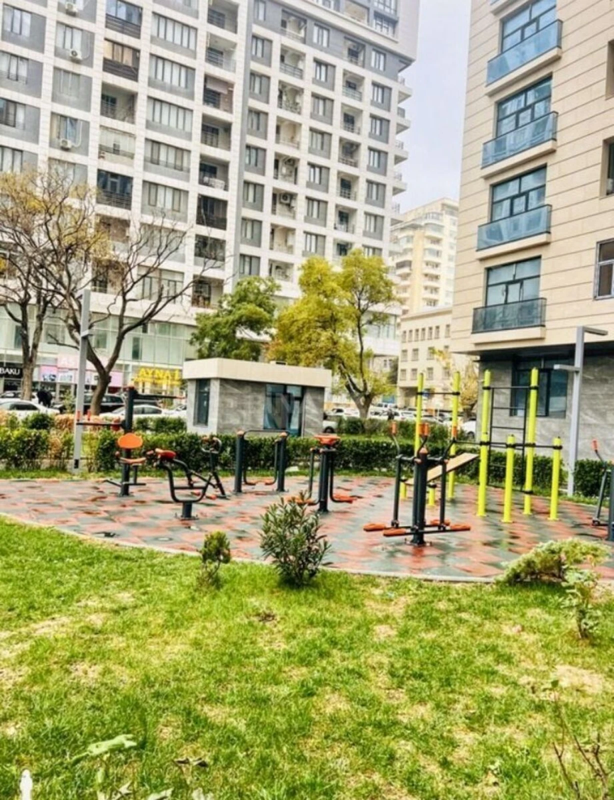 Satılır 4 otaqlı mənzil 195 m²