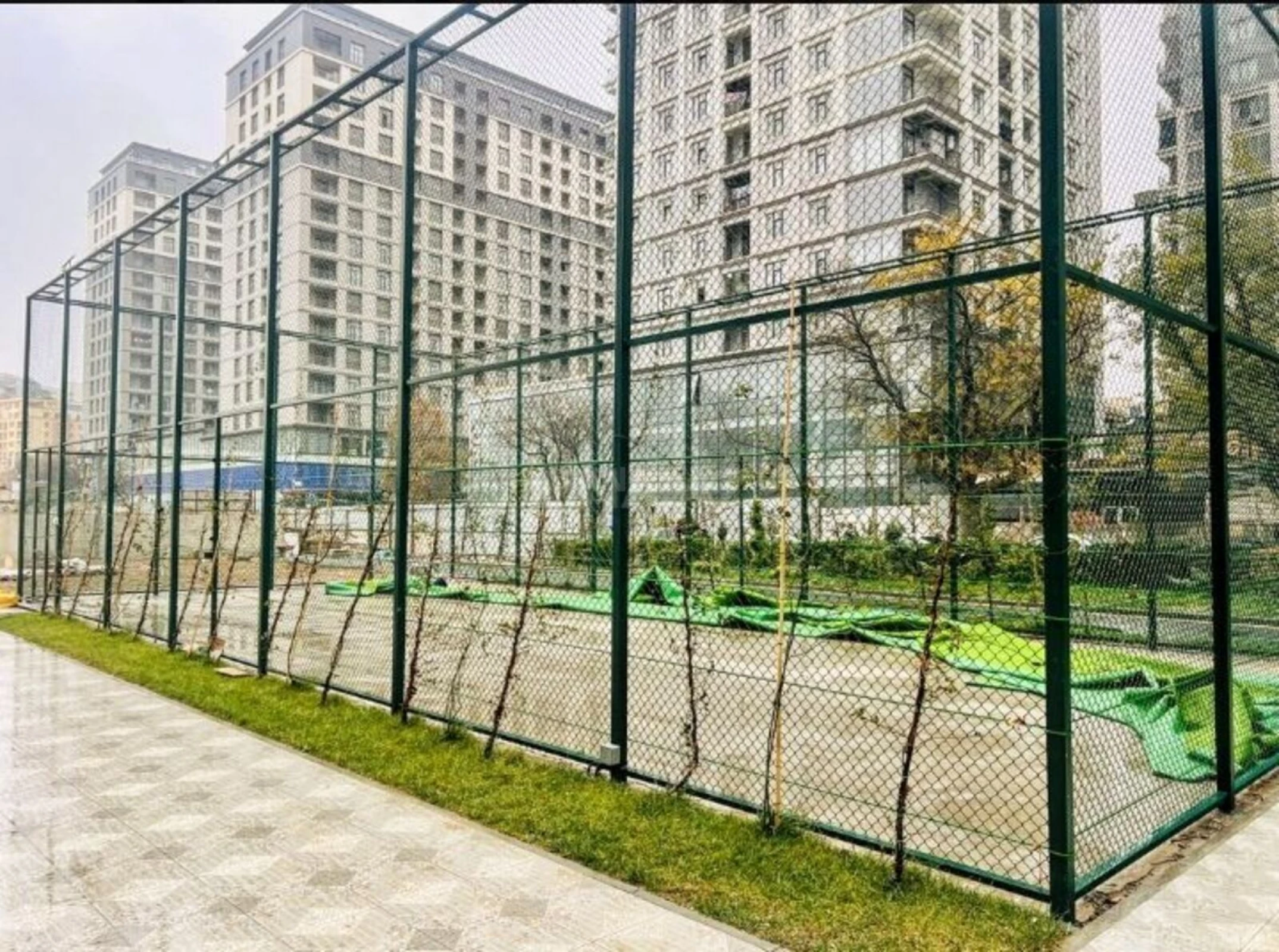 Satılır 4 otaqlı mənzil 195 m²