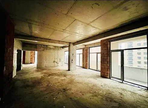 Satılır 4 otaqlı mənzil 195 m²