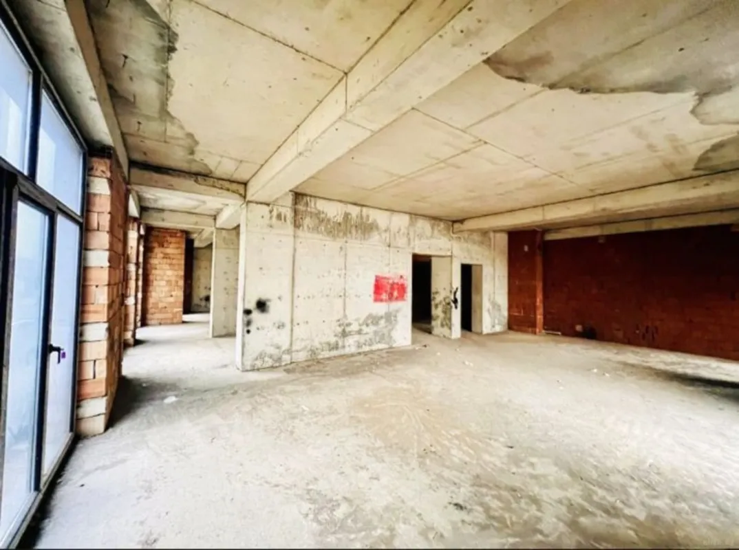 Satılır 4 otaqlı mənzil 195 m²