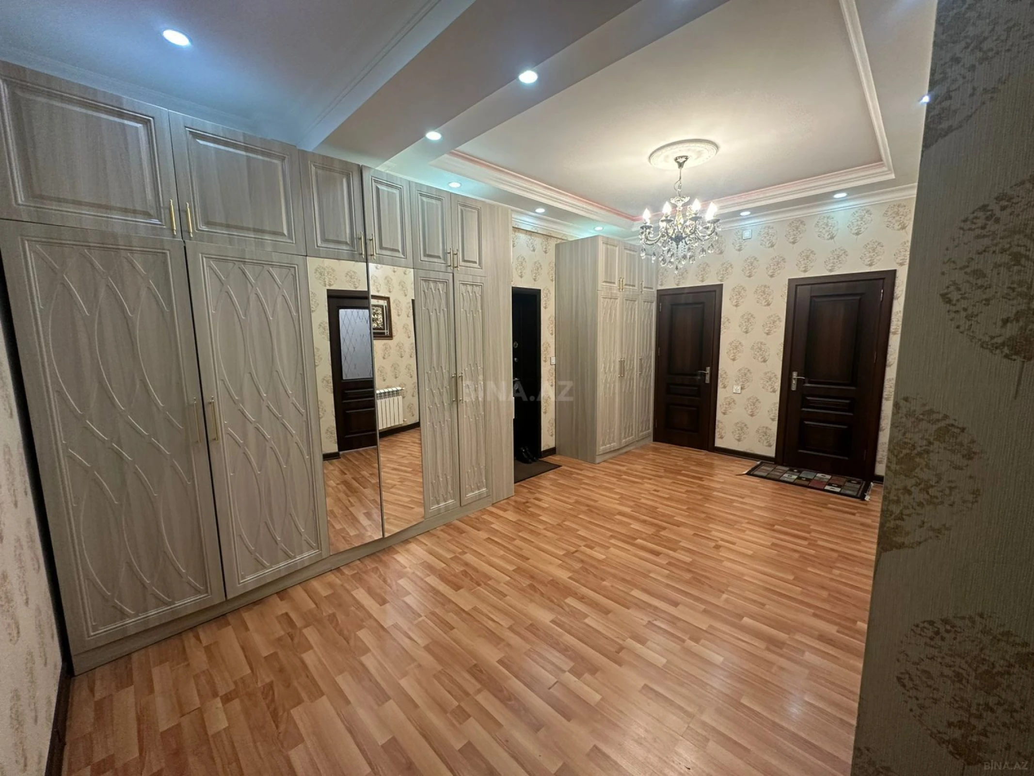 Satılır 2 otaqlı mənzil 100 m²