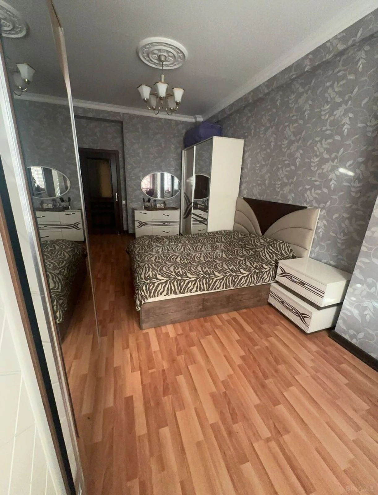 Satılır 2 otaqlı mənzil 100 m²
