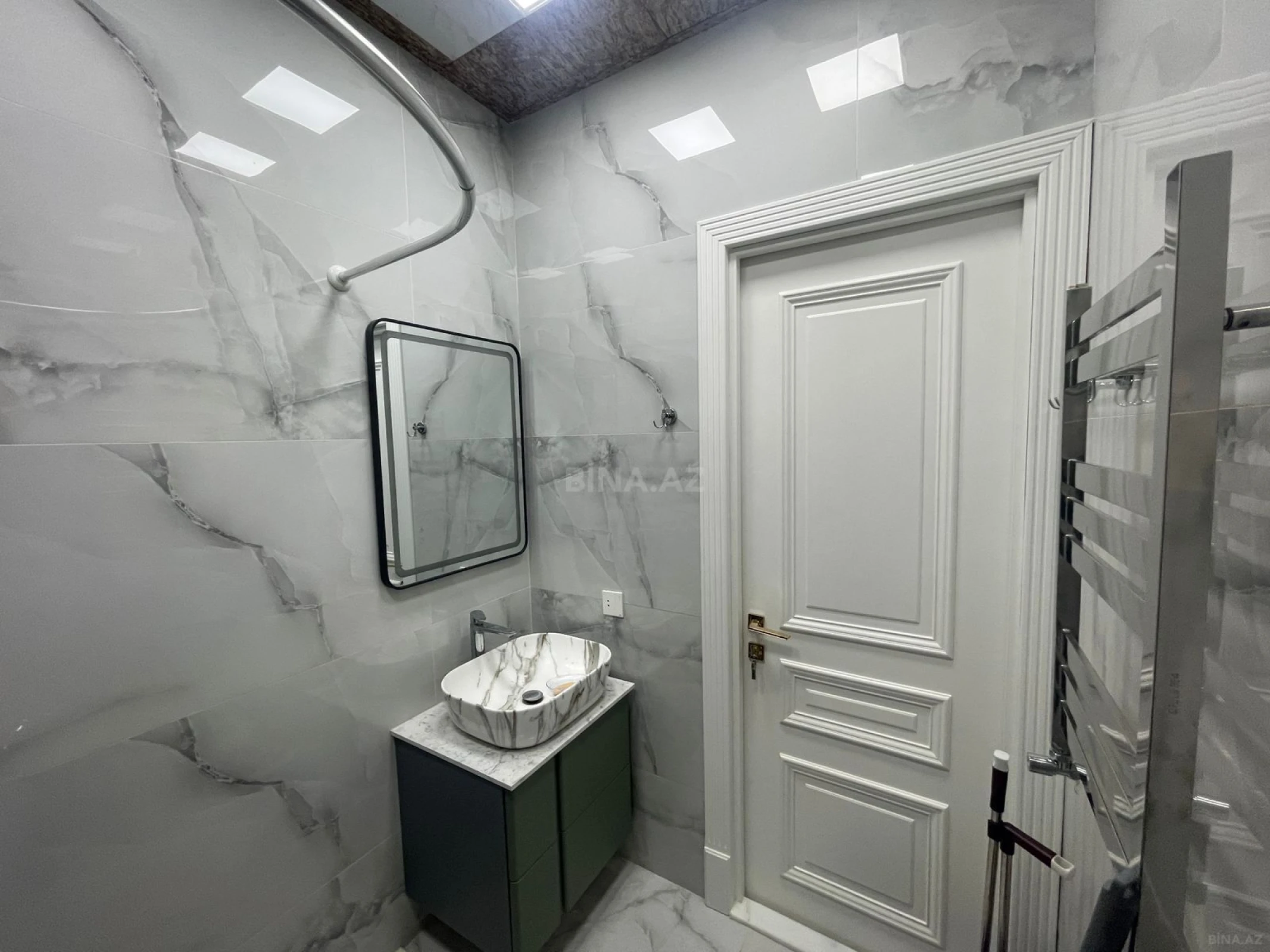 Kirayə verilir 2 otaqlı mənzil 67 m²