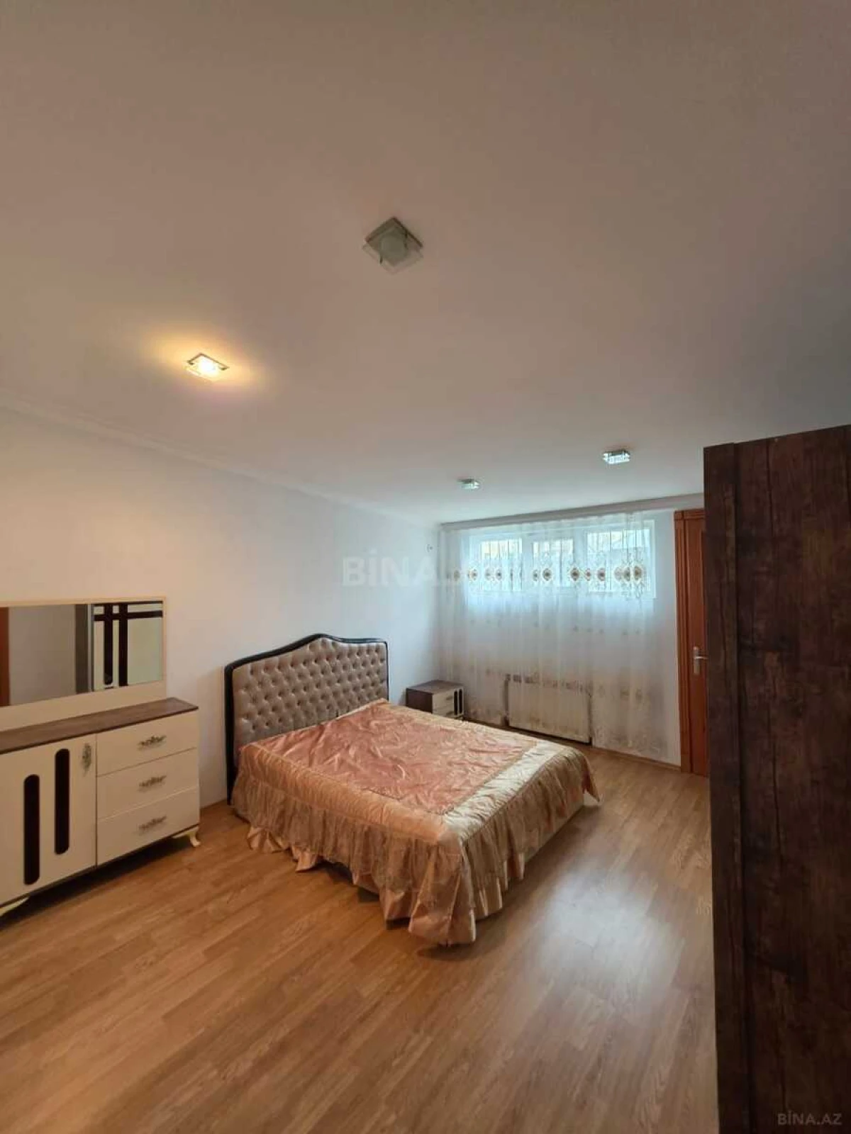 Satılır 3 otaqlı mənzil 110 m²