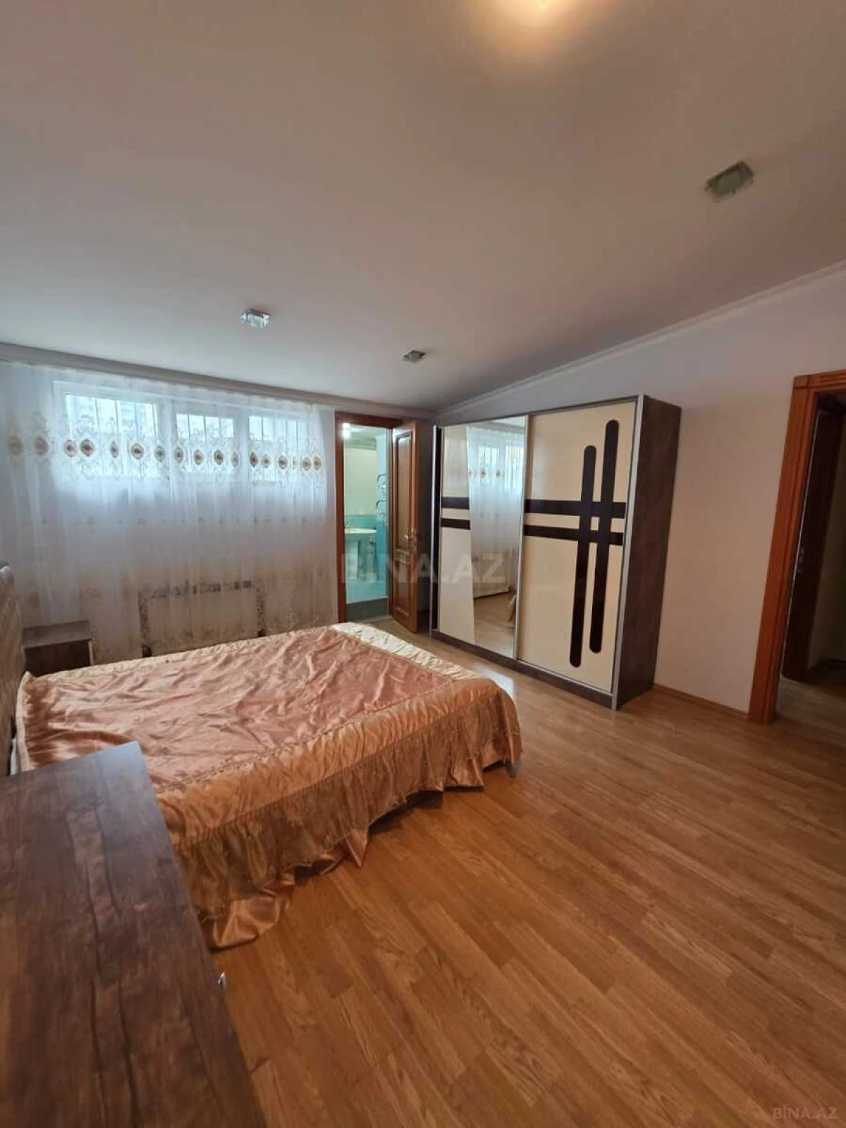Satılır 3 otaqlı mənzil 110 m²