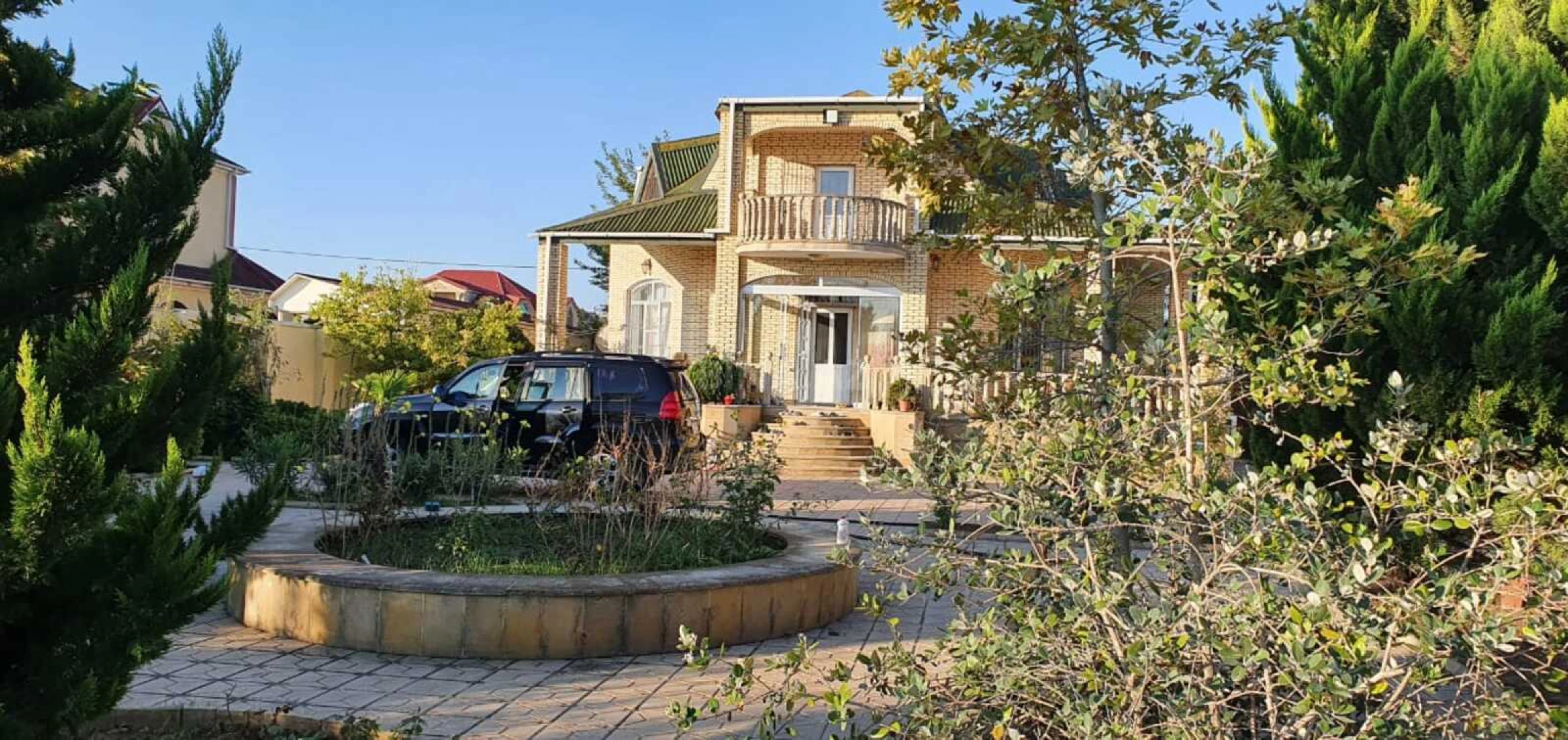 Satılır 5 otaqlı həyət evi 200 m²